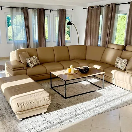 Layal Exclusive 3 Floor House Vikendica *