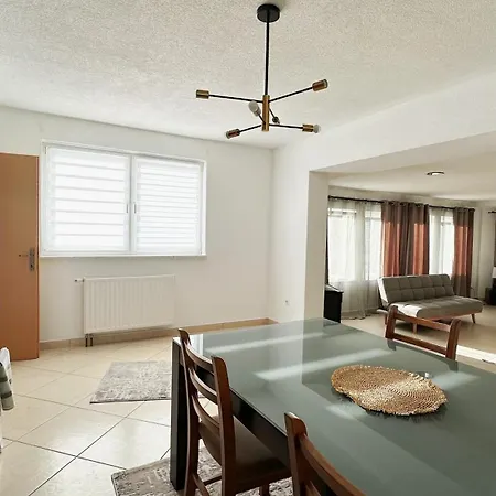 Layal Exclusive 3 Floor House Vikendica