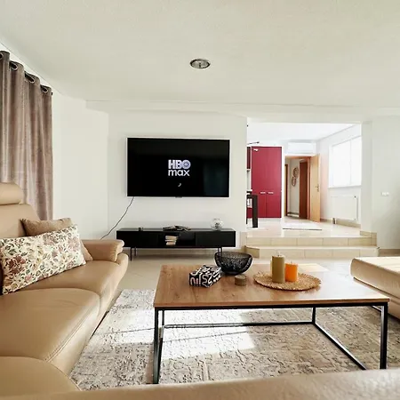 Vikendica Layal Exclusive 3 Floor House *